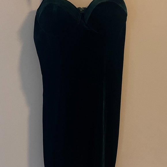 JLUXLABEL- Velvet Holiday Green Dress - Picture 3 of 3